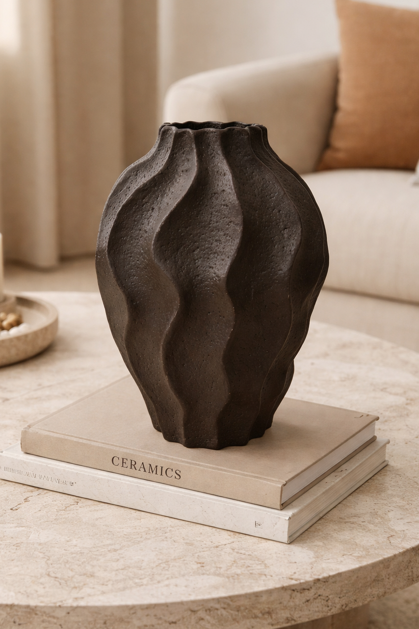 JARRÓN NEGRO RELIEVE ONDULADO