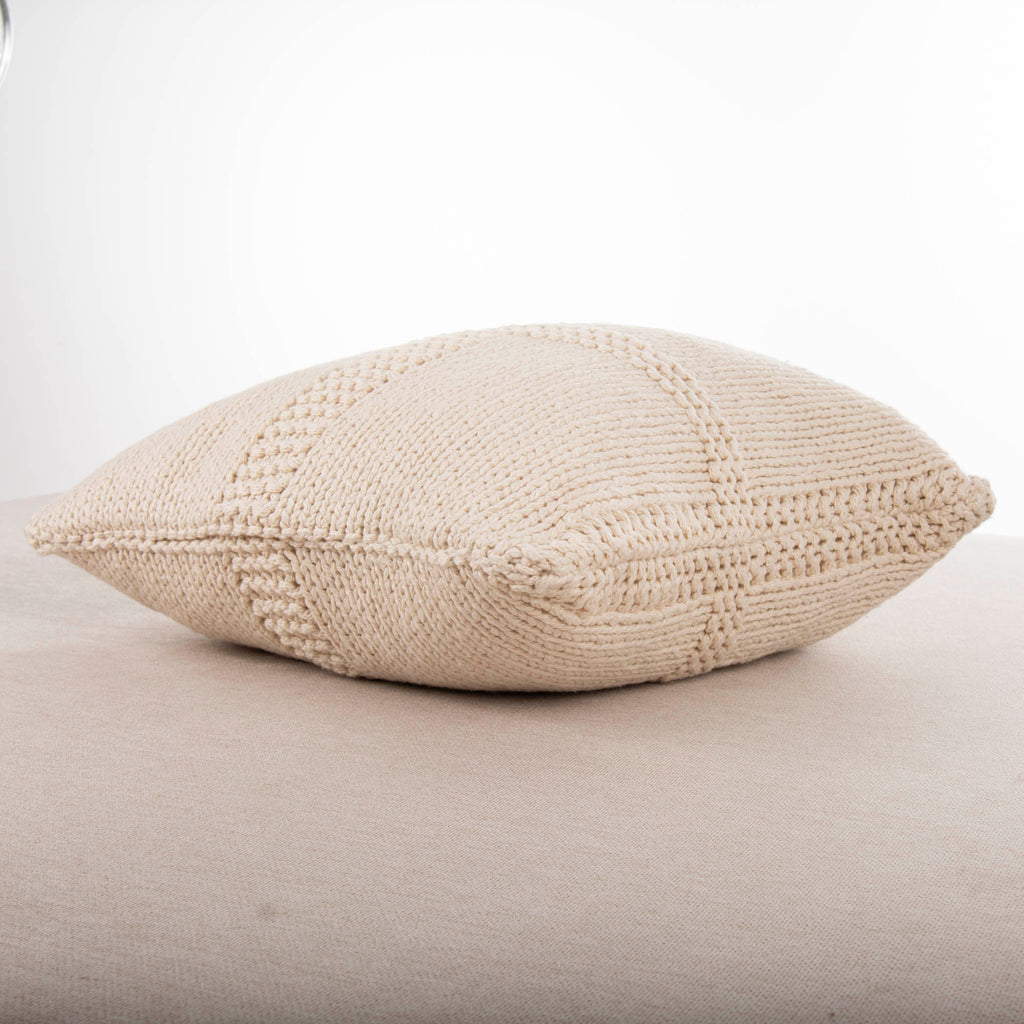 Cojin  beige con relieve