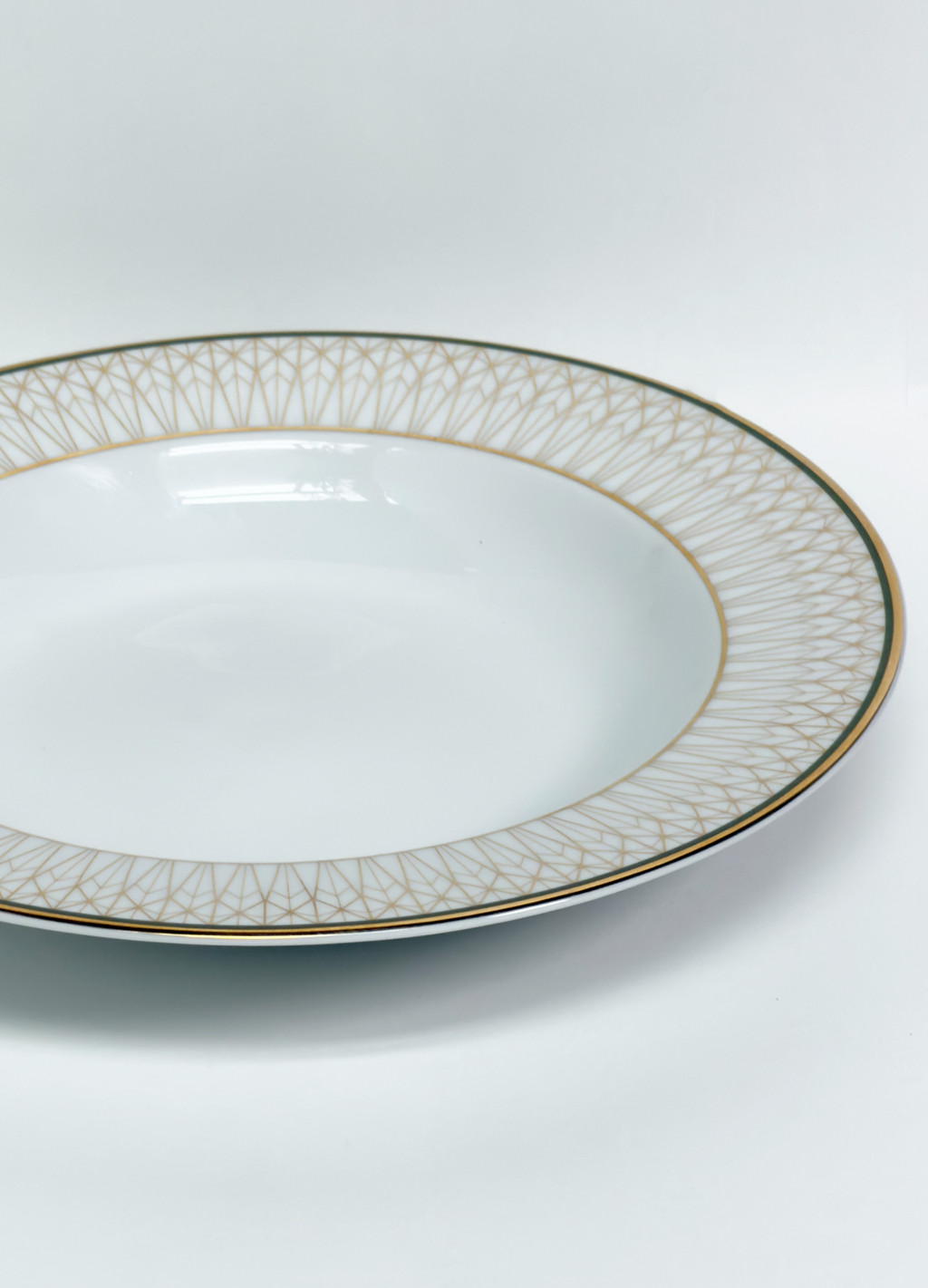 Platos bordes dorados