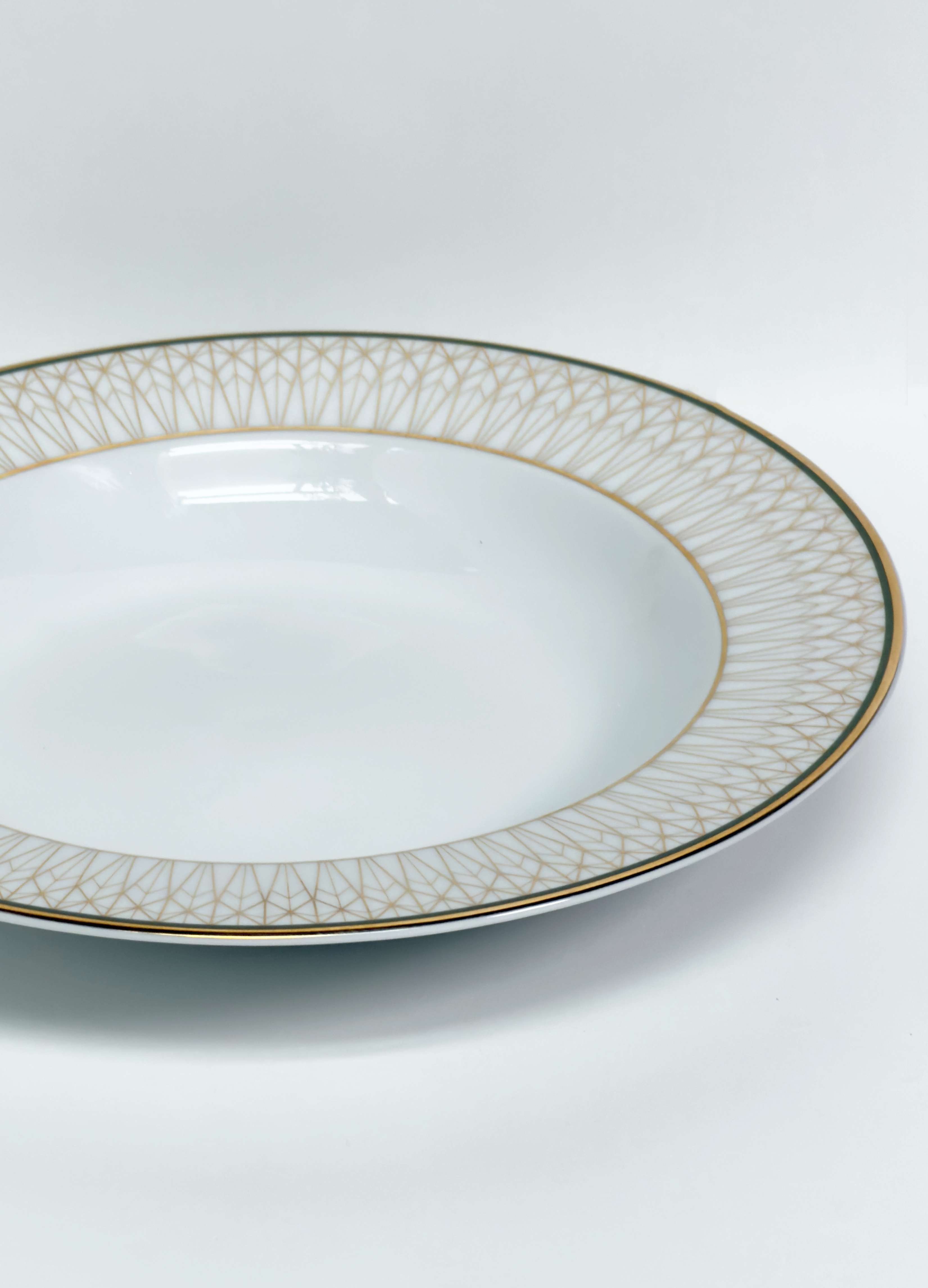 Platos bordes dorados